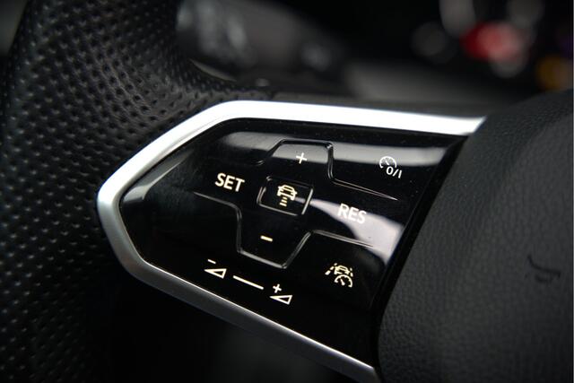 Volkswagen GOLF 2.0 TDI GTD | Panoramadak | Stoelverwarming | Stuurverwarming | Adaptive Cruise Control | Apple Carplay | Sport & Sound | Adaptief Onderstel | Keyless | IQ Light LED | Camera | Ambiance Verlichting