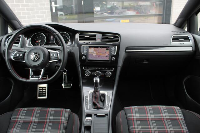 Volkswagen GOLF 2.0 TSI GTI / Panoramadak / Stoelverwarming