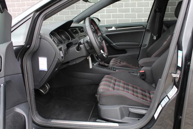 Volkswagen GOLF 2.0 TSI GTI / Panoramadak / Stoelverwarming