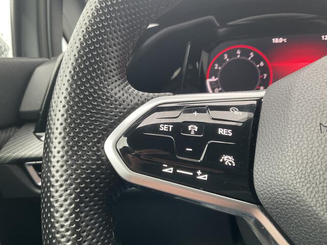 Volkswagen GOLF 1.5 eTSI R-Line Business+ Automaat Adap.Cruise Stoel/Stuurverw Led Sfeerverlichting!