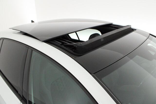 Volkswagen GOLF 1.5 TSI 130pk 2x R-Line Oryx Wit Panoramadak Harman Kardon Stoelverwarming Navigatie