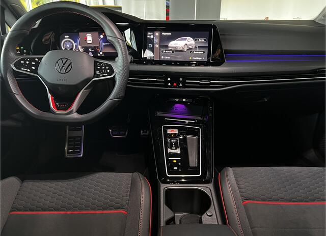 Volkswagen GOLF 2.0 TSI GTI Clubsport / AKRAPOVIC / IQ Light / Winter Pakket / 19" Wielen