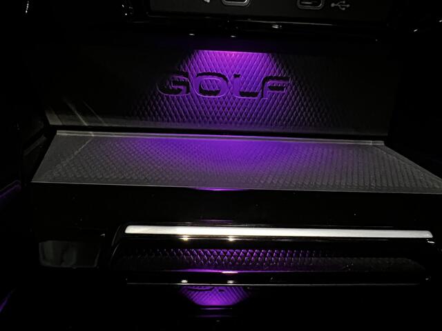 Volkswagen GOLF 2.0 TSI GTI Clubsport / AKRAPOVIC / IQ Light / Winter Pakket / 19" Wielen