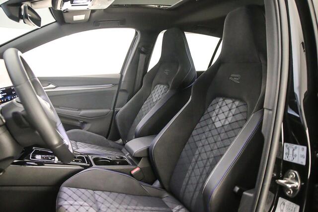 Volkswagen GOLF R-Line Edition 1.5 eTSI 150pk DSG Automaat Panoramadak, Harman Kardon audio, Adaptive cruise control, LED matrix koplampen, Achteruitrijcamera, Navigatie