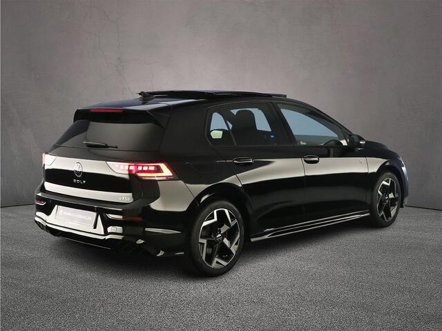 Volkswagen GOLF R-Line Edition 1.5 eTSI 150pk DSG Automaat Panoramadak, Harman Kardon audio, Adaptive cruise control, LED matrix koplampen, Achteruitrijcamera, Navigatie