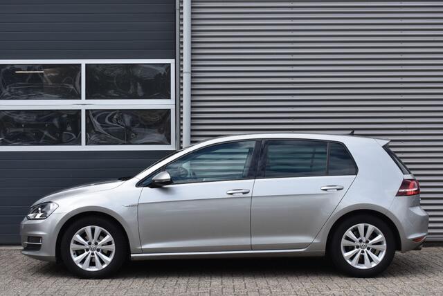 Volkswagen GOLF 1.0 TSI BNS ED. CON / APPLE CARPLAY / CLIMA / DEALER ONDERHOUDEN
