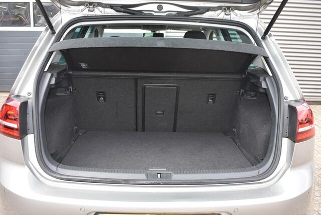 Volkswagen GOLF 1.0 TSI BNS ED. CON / APPLE CARPLAY / CLIMA / DEALER ONDERHOUDEN