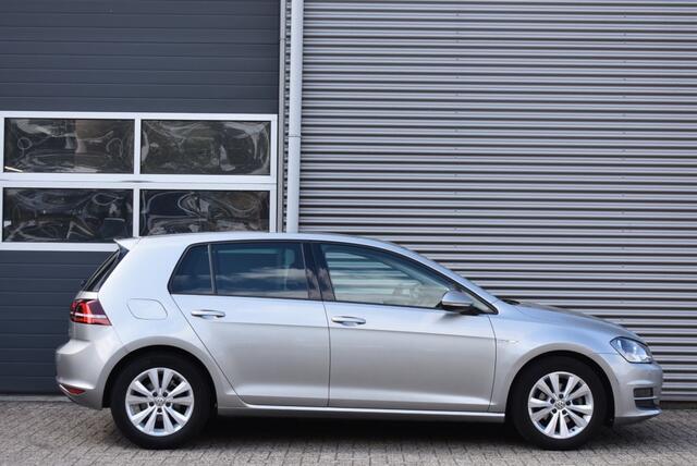 Volkswagen GOLF 1.0 TSI BNS ED. CON / APPLE CARPLAY / CLIMA / DEALER ONDERHOUDEN