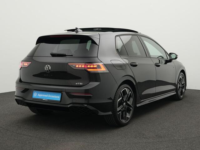 Volkswagen GOLF 1.5 eTSI 150 pk DSG R-Line Edition | Panoramadak | IQ Light | Head-up display | Stuur-/stoelverwarming | Achteruitrijcamera