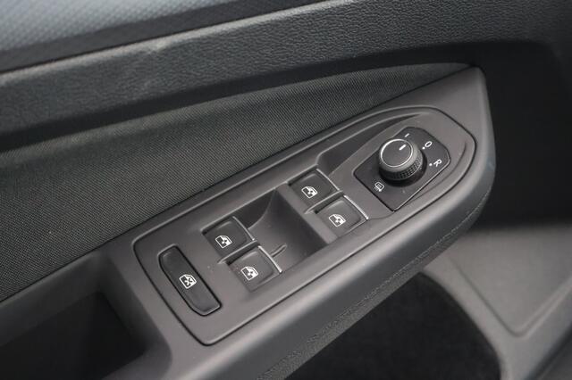 Volkswagen GOLF 1.5 eTSI Style Automaat | LED | Navigatie | Sfeerverlichting