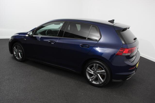 Volkswagen GOLF 1.5 eTSI DSG R-Line | DEMO ! | Navigatie | Climate Control | Adaptive cruise control | Dab | Led | Stoel en Stuurverwarming