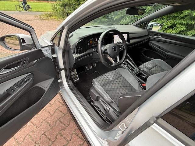 Volkswagen GOLF 1.5 eTSI/AUT/VC/NAVI/CAM/R-LINE