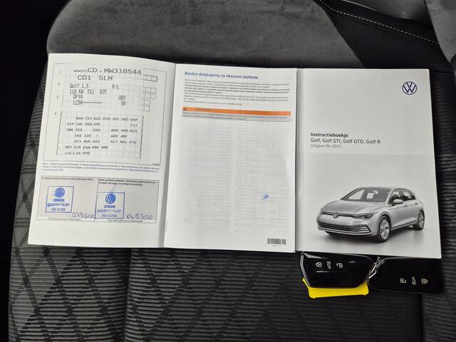 Volkswagen GOLF 1.5 eTSI R-Line Automaat / Apple Carplay Android Auto / LED-lichtpakket / Virtual Cockpit / Achterruitrijcamera / Navigatie / Adaptief CC / Climate control /