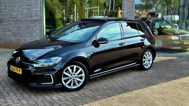 Volkswagen GOLF 1.4 TSI PHEV GTE/PANORAMADAK/NIEUWSTAAT/VIRTUAL COCKPIT/BOVAG GARANTIE