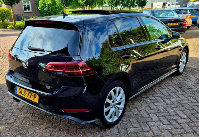 Volkswagen GOLF 1.4 TSI PHEV GTE/PANORAMADAK/NIEUWSTAAT/VIRTUAL COCKPIT/BOVAG GARANTIE