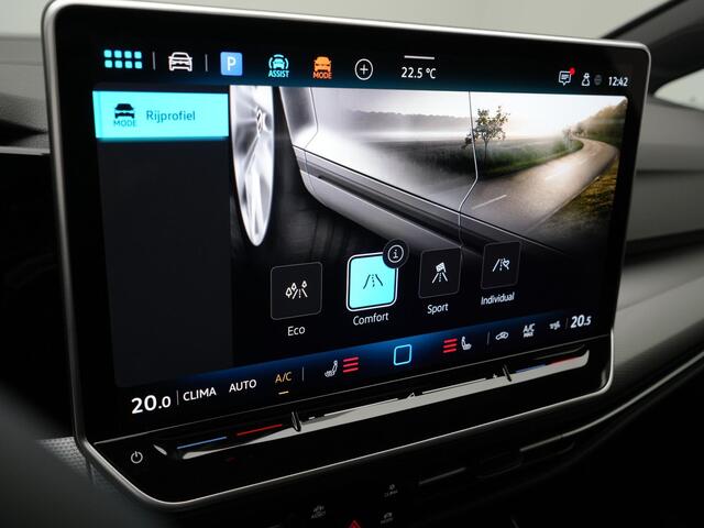 Volkswagen GOLF 1.5 eTSI 150 pk DSG Style Edition 50 | IQ Light | Panoramadak | Rondomzicht camera | Head-up Display | Stoel-/stuurverwarming | 18 inch