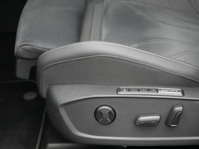 Volkswagen GOLF 1.5 eTSI 150 pk DSG Style | IQ Light | Achteruitrijcamera | Standkachel | Head-up Display | Adaptive Cruise Control | 17 inch