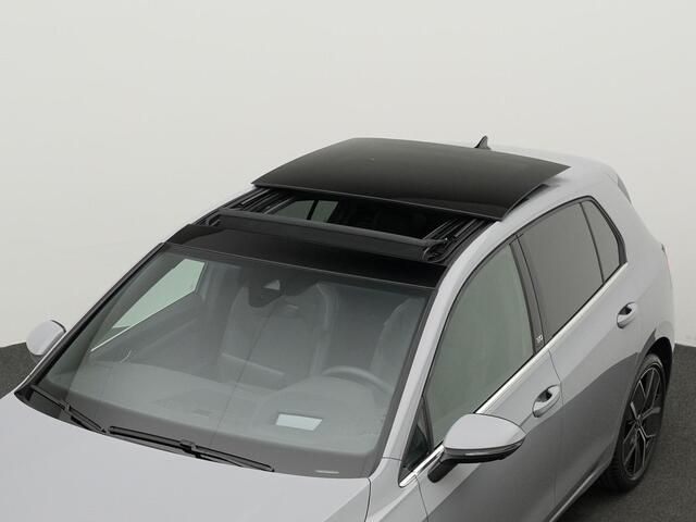 Volkswagen GOLF 1.5 eTSI 150 pk Style Edition 50 | IQ Light | Panoramadak | Rondomzicht camera | Head-up Display | Stoel-/stuurverwarming | 18 inch