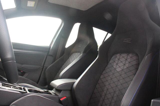 Volkswagen GOLF 1.5 eTSI 150PK AUTOMAAT R-LINE EDITION 8.5! | NIEUW MODEL! | PANORAMISCH SCHUIF/KANTEL DAK | LICHTMETALEN VELGEN 18" "YORK" | 360? CAMERA | 3-ZONE AIRCONDITIONING INCL. AIRCARE | RIJASSISTENT PAKKET O.A. ADAPTIVE CRUISE CONTROL, LANE ASSIST, DODEHOEK DETE