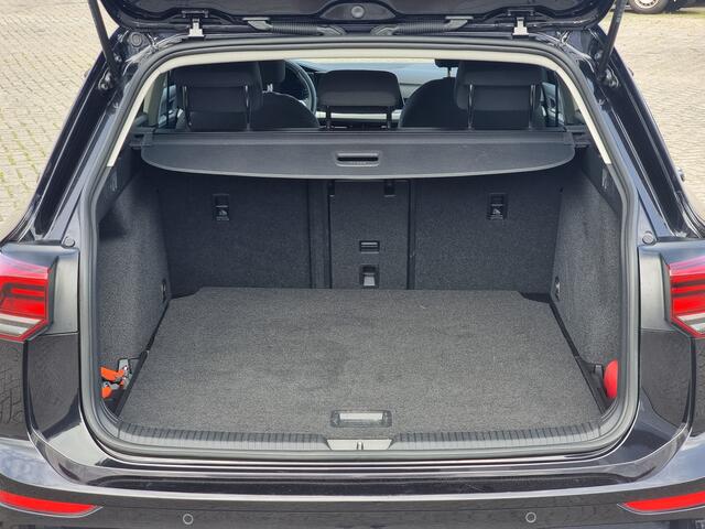 Volkswagen GOLF Variant 1.0 eTSI Life | Cruise control | Apple Carplay | Andriod Auto | Elektrische Trekhaak | Luxe uitgevoerd