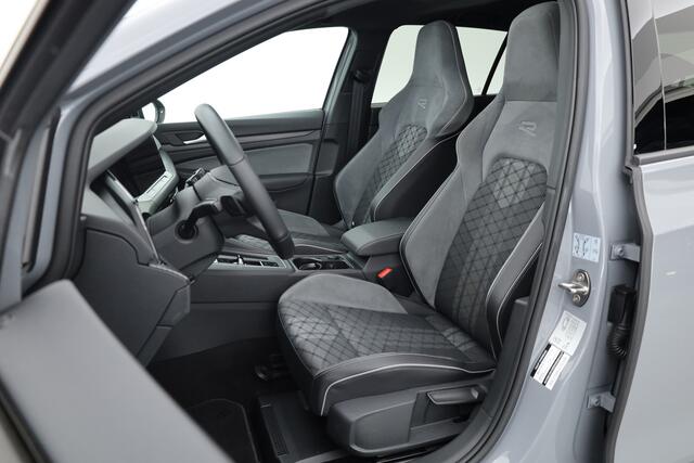 Volkswagen GOLF 1.5 eTSI R-Line | Pano | Camera | IQ. Light | Dodehoekdet. | Carplay & Android Auto | Keyless