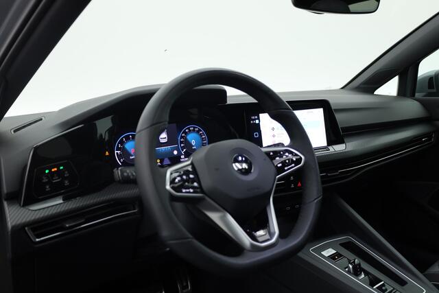 Volkswagen GOLF 1.5 eTSI R-Line | Pano | Camera | IQ. Light | Dodehoekdet. | Carplay & Android Auto | Keyless