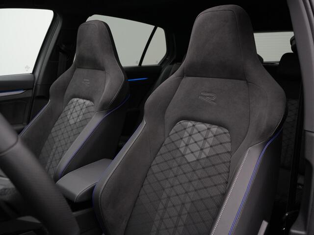 Volkswagen GOLF 1.5 eTSI 150 pk DSG R-Line Edition | Panoramadak | Rondomzicht camera | IQ Light | Head-up display