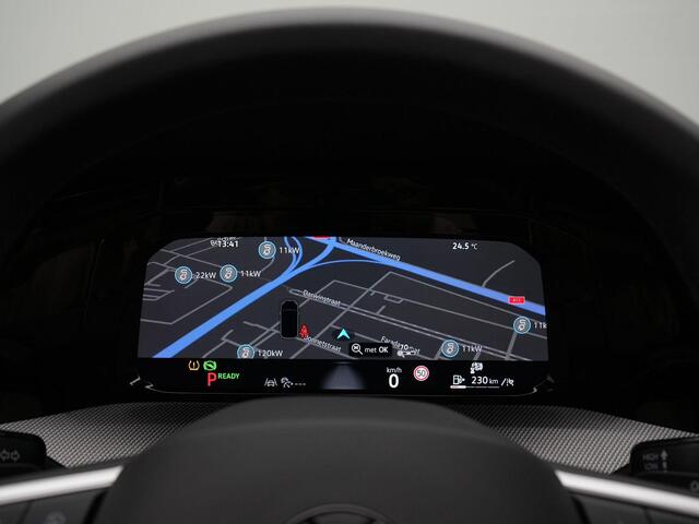 Volkswagen GOLF 1.5 eTSI 150 pk DSG R-Line | Panoramadak | Rondomzicht camera | IQ Light | Head-up display