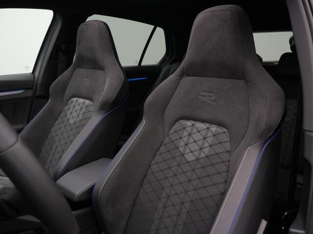 Volkswagen GOLF 1.5 eTSI 150 pk DSG R-Line | Panoramadak | Rondomzicht camera | IQ Light | Head-up display