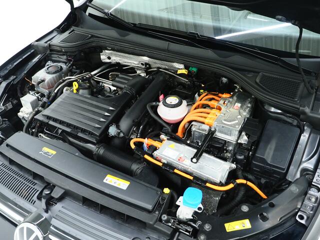 Volkswagen GOLF 1.4 eHybrid Style 204PK | Massage | Head Up | Virtual | Keyless | Adaptive Cruise | Carplay | DAB