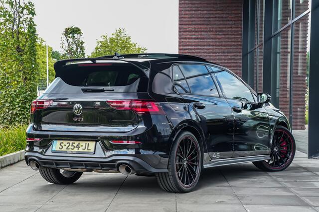 Volkswagen GOLF GTI Clubsport 45 Jahre 2.0 300pk TSI |Akrapovic|Nürburgring|panoramadak|HUD|Harman&Kardon|IQ light|