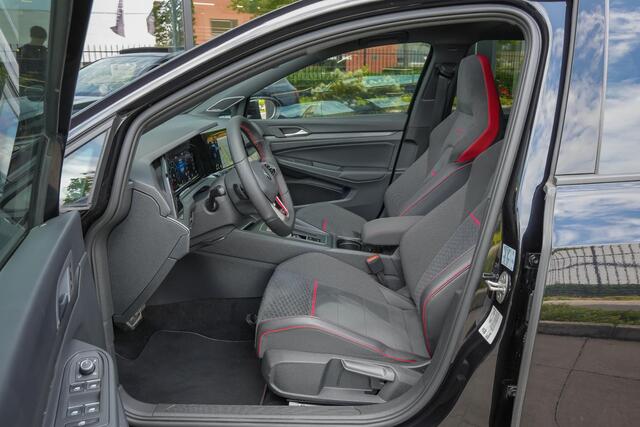 Volkswagen GOLF GTI Clubsport 45 Jahre 2.0 300pk TSI |Akrapovic|Nürburgring|panoramadak|HUD|Harman&Kardon|IQ light|