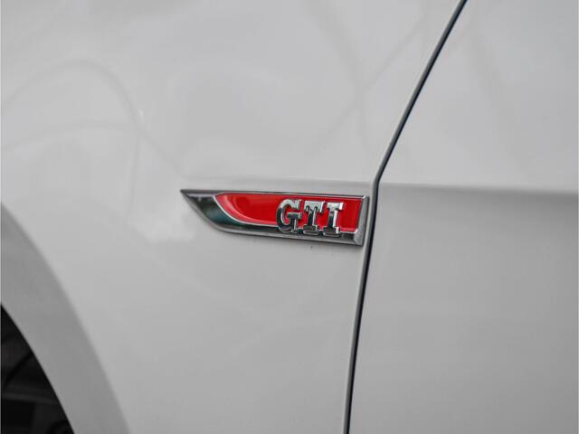 Volkswagen GOLF 2.0TSI 230pk GTI Pano 19'' Adaptieve Cruise LED Keyless Carplay/Android Auto