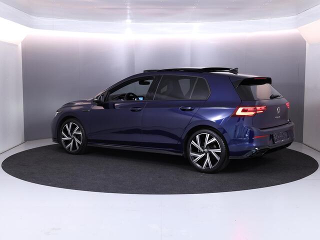 Volkswagen GOLF 1.5 eTSI R-Line 150 pk Automaat (DSG) | Navigatie | Panoramadak | Parkeersensoren | Achteruitrijcamera | Matrix LED koplampen | Black Style pakket | R-Line |