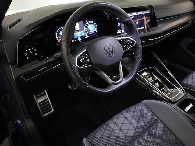 Volkswagen GOLF 1.5 eTSI R-Line 150 pk Automaat (DSG) | Navigatie | Panoramadak | Parkeersensoren | Achteruitrijcamera | Matrix LED koplampen | Black Style pakket | R-Line |