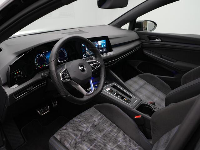 Volkswagen GOLF 1.4 eHybrid 245 pk DSG GTE | Panoramadak | Stuur-/stoelverwarming | Navigatie | Parkeersensoren voor/achter