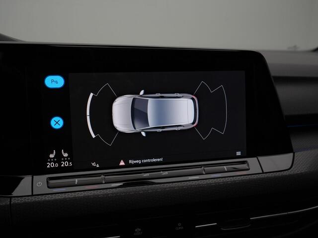 Volkswagen GOLF 1.4 eHybrid 245 pk DSG GTE | Panoramadak | Stuur-/stoelverwarming | Navigatie | Parkeersensoren voor/achter