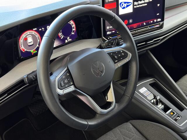 Volkswagen GOLF ?1.5eTSI 150 PK? EDITION LED CARPLAY NAVI CAMERA STOEL/STUUR VERW KEYLESS MHEV "Volkswagen rijden begint bij Topautos.nl - 75 topmodellen direct op voorraad!"