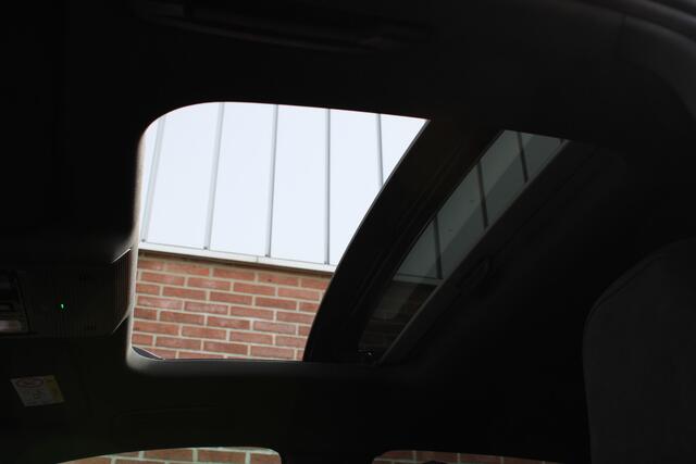 Volkswagen GOLF 1.5 eTSI 150PK R-Line |PANO-DAK|ACC|STUUR-STOELVERWARMING|18-INCH|