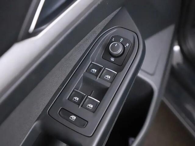 Volkswagen GOLF 1.5 eTSI R-Line Aut. Style | LED | Stoel + stuurverwarming | ACC | PDC 07-2020 76.689 KM