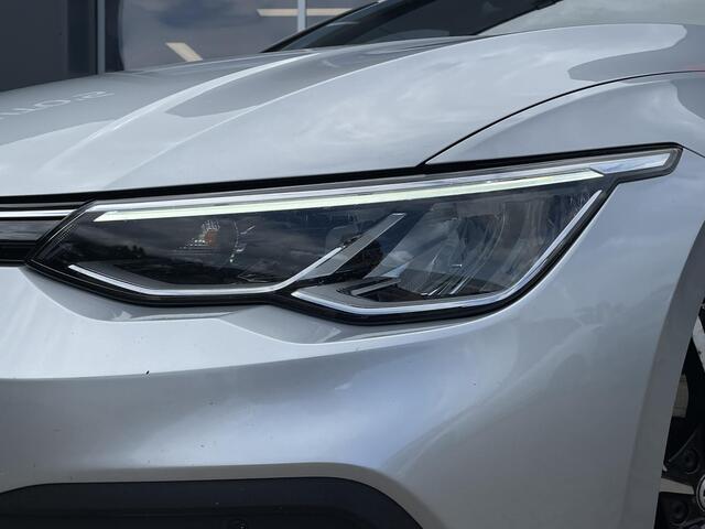 Volkswagen GOLF Variant 1.0 eTSI Life Business - Navigatie - Trekhaak - Stoelverwarming - Apple Carplay/Android Auto