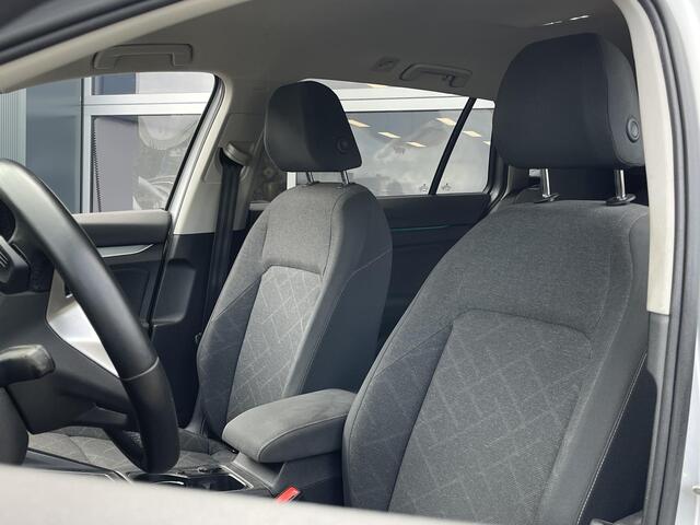 Volkswagen GOLF Variant 1.0 eTSI Life Business - Navigatie - Trekhaak - Stoelverwarming - Apple Carplay/Android Auto