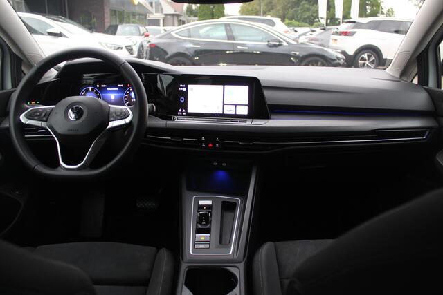 Volkswagen GOLF 1.4 eHybrid Style / Camera / Half leder / Navigatie / 18'' / Dodehoek / DAB / Stoelverwarming / ACC