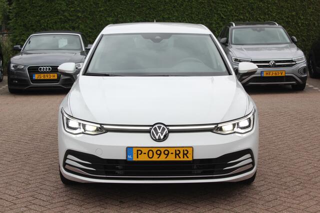 Volkswagen GOLF 1.4 eHybrid Style / Camera / Half leder / Navigatie / 18'' / Dodehoek / DAB / Stoelverwarming / ACC