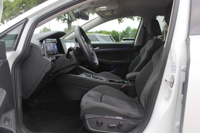 Volkswagen GOLF 1.4 eHybrid Style / Camera / Half leder / Navigatie / 18'' / Dodehoek / DAB / Stoelverwarming / ACC