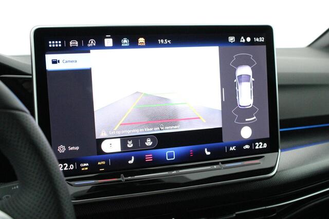 Volkswagen GOLF 8.5 1.5 eTSI 150pk DSG R-Line Edition Trekhaak Camera Keyless Virtual Cockpit Carplay