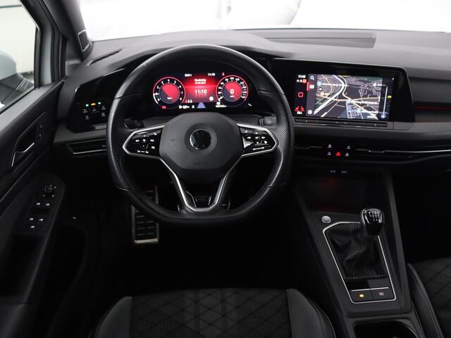 Volkswagen GOLF 1.5 TSI R-Line | Trekhaak | Beats Audio | Camera | Stoelverwarming | Matrix LED | Sportstoelen | Adaptive cruise | Carplay | Dodehoek detectie | Keyless | Park Assist | Navigatie