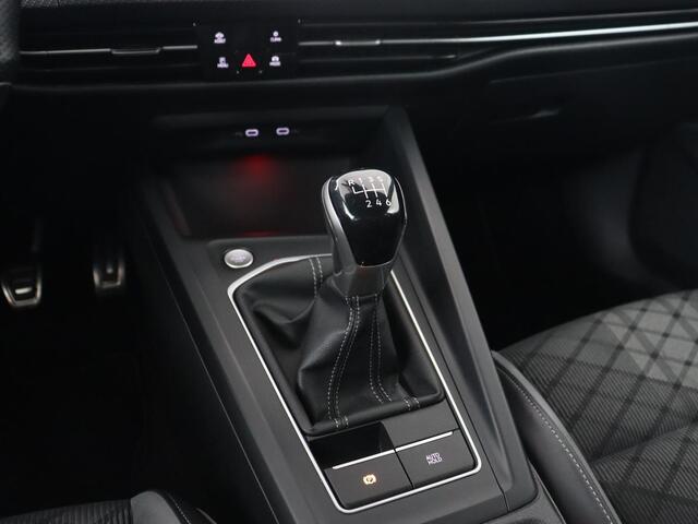 Volkswagen GOLF 1.5 TSI R-Line | Trekhaak | Beats Audio | Camera | Stoelverwarming | Matrix LED | Sportstoelen | Adaptive cruise | Carplay | Dodehoek detectie | Keyless | Park Assist | Navigatie