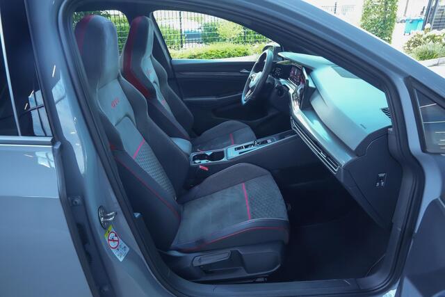 Volkswagen GOLF GTI 2.0 300pk TSI |Akrapovic|panoramadak|parkeercamera|IQ Light|blind spot|ACC|stoelverwarming|19"|