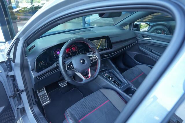 Volkswagen GOLF GTI 2.0 300pk TSI |Akrapovic|panoramadak|parkeercamera|IQ Light|blind spot|ACC|stoelverwarming|19"|